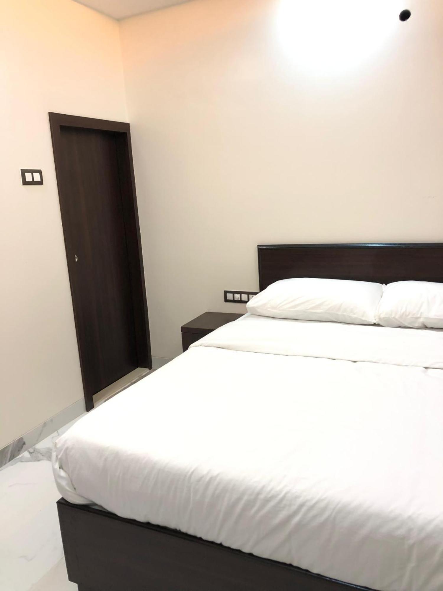 פנצ'גאני Sameena Guest House מראה חיצוני תמונה