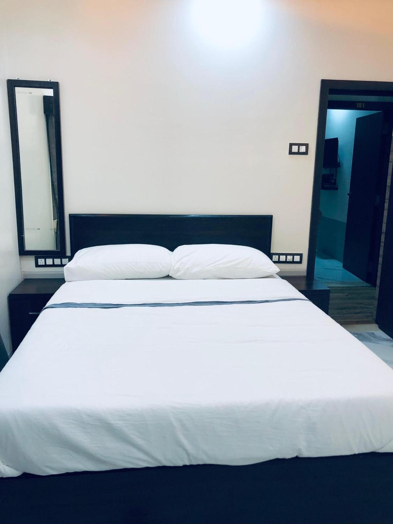 פנצ'גאני Sameena Guest House מראה חיצוני תמונה