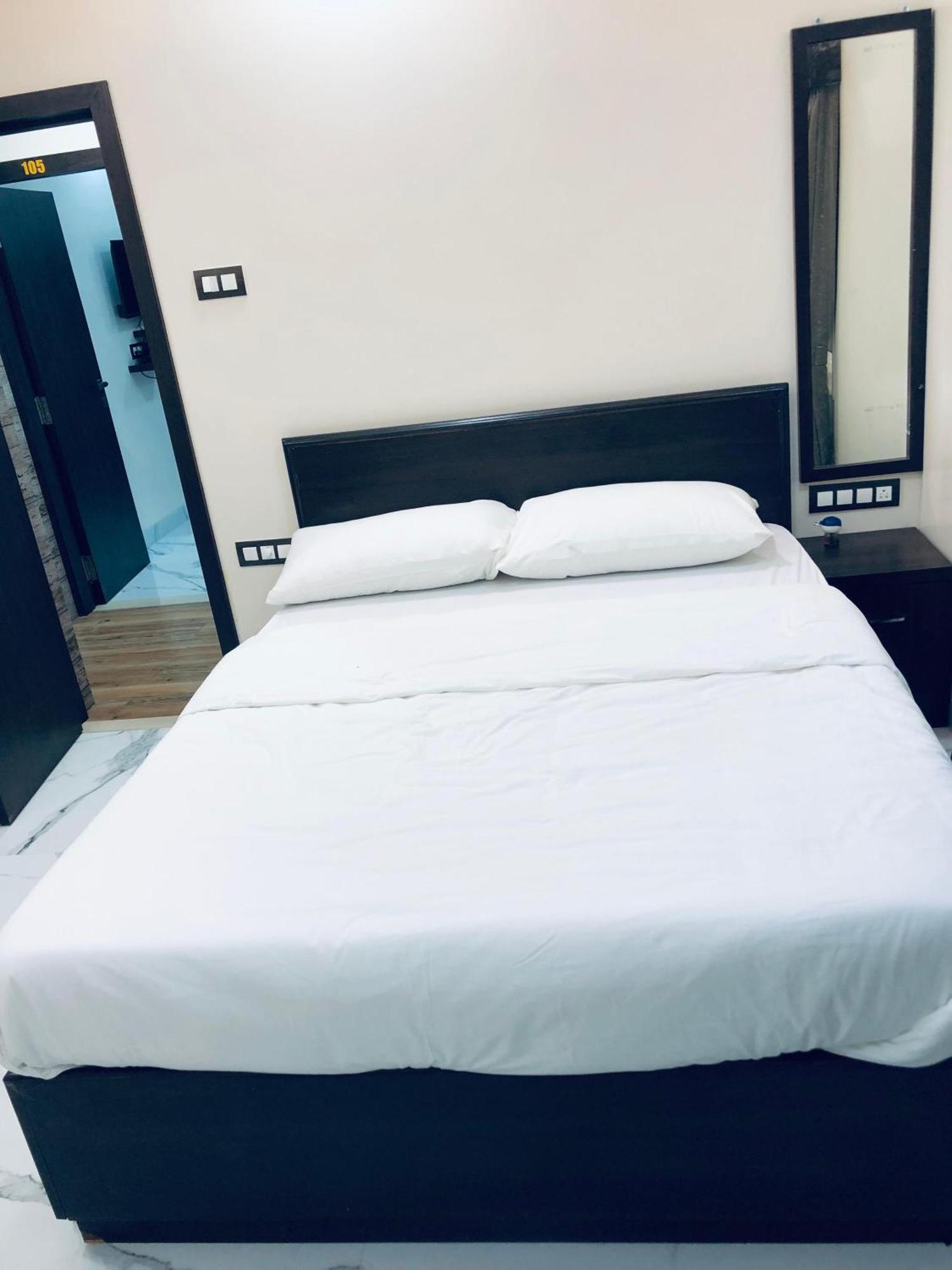 פנצ'גאני Sameena Guest House מראה חיצוני תמונה