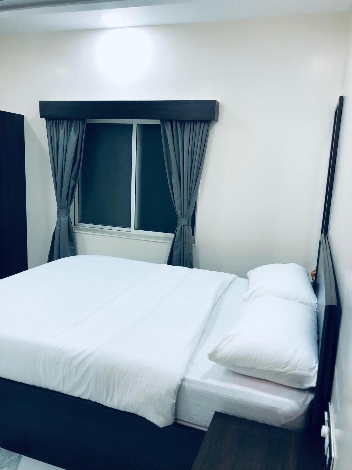 פנצ'גאני Sameena Guest House מראה חיצוני תמונה